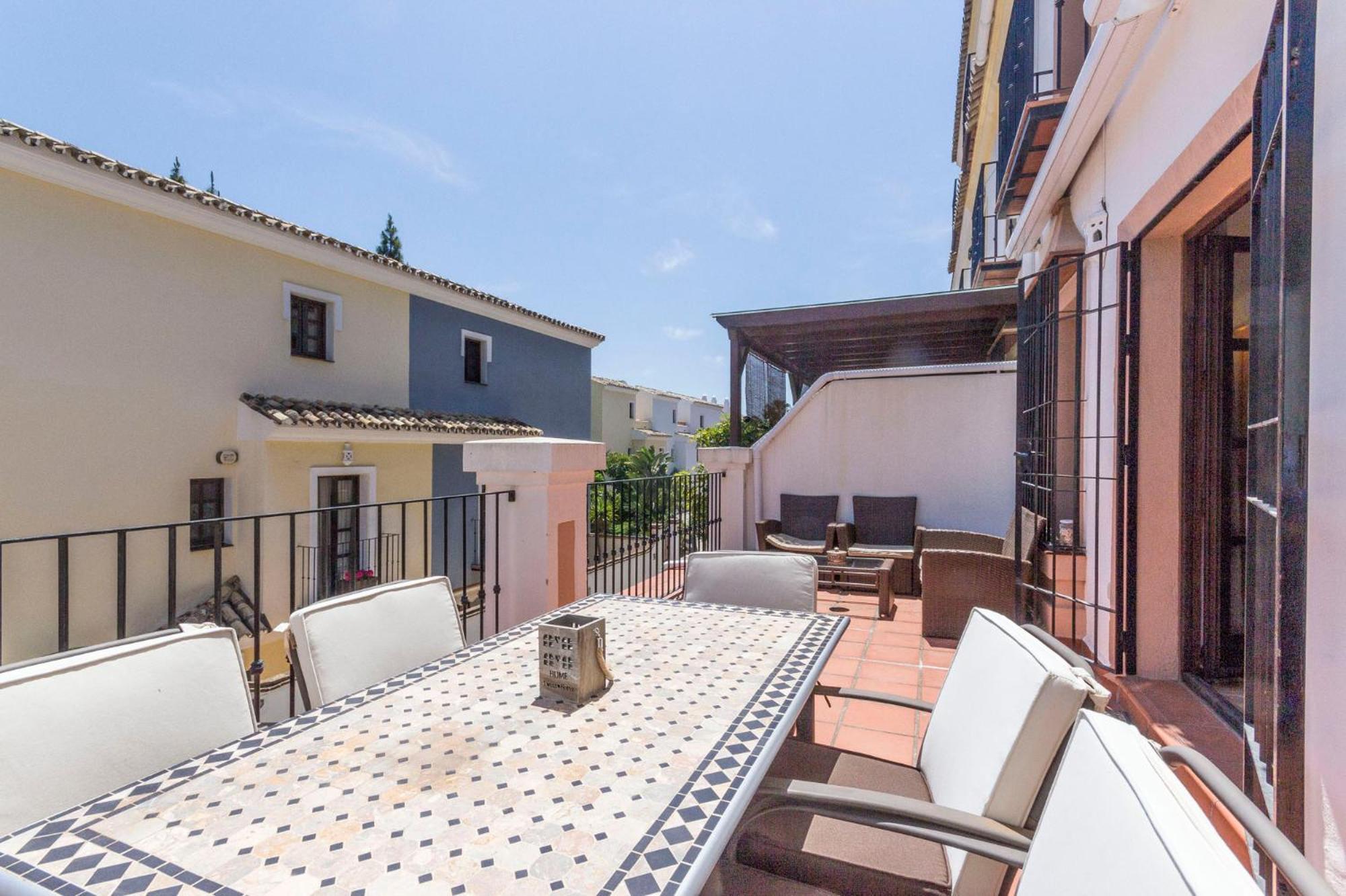 Сasa de vacaciones Large Townhouse Golden Mile